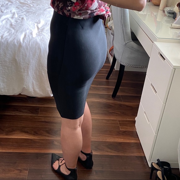 Black bodycon bandage skirt with tulip hem - Picture 2 of 4